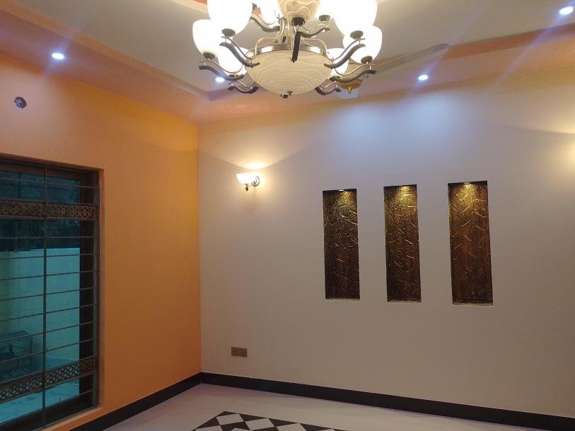 1 Kanal Upper Portion Available for Rent-5